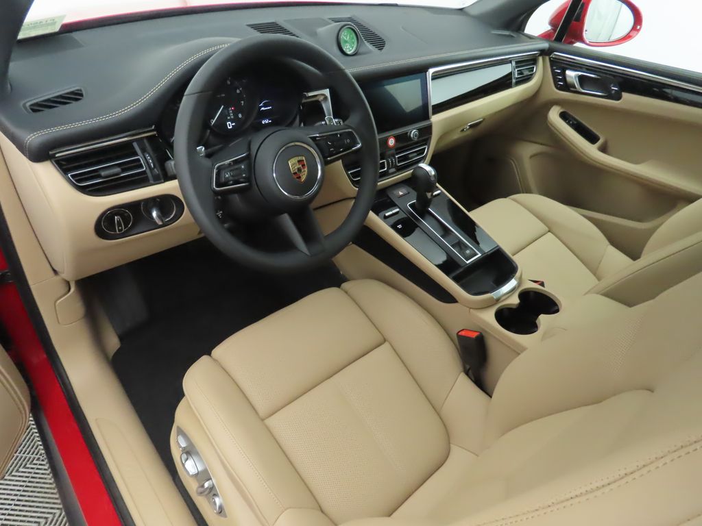 Thumbnail: 2025 Porsche Macan - 4