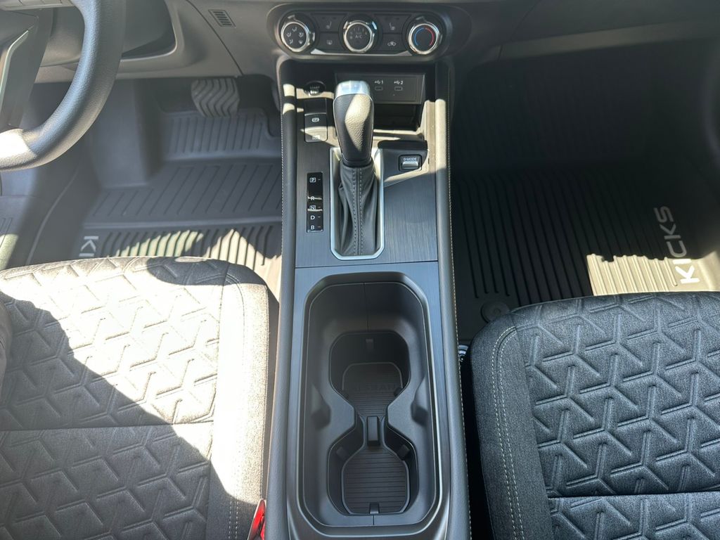 2025 Nissan Kicks SV