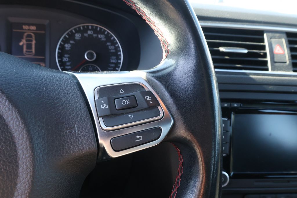 Thumbnail: 2013 Volkswagen Jetta - 18