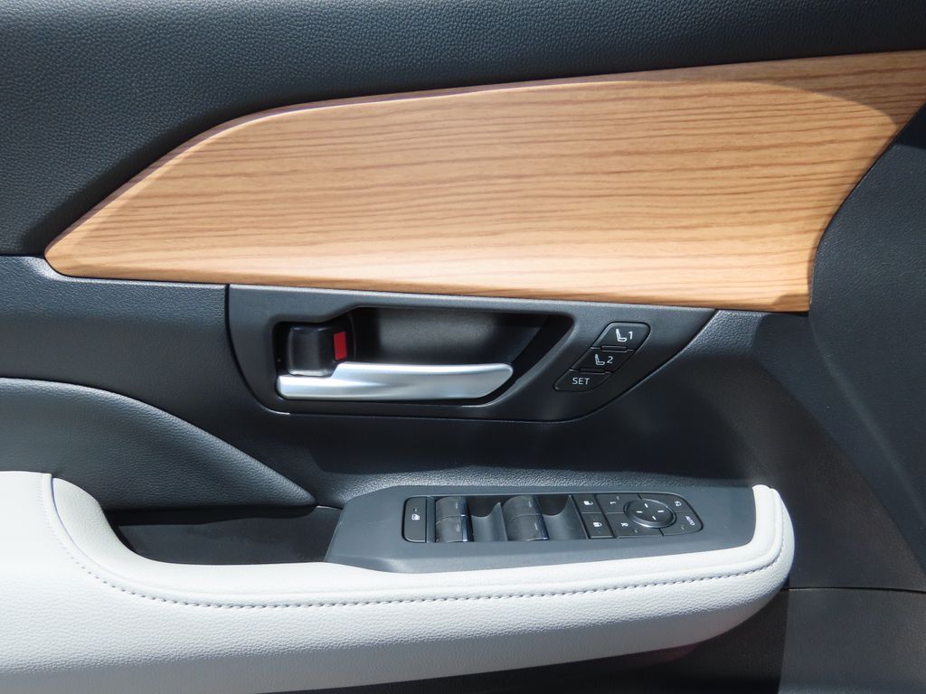 2025 Toyota Grand Highlander Limited 23