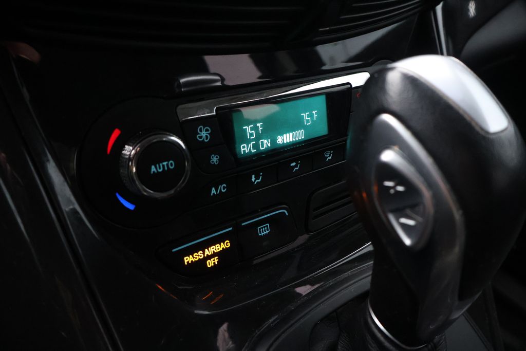 Thumbnail: 2016 Ford Escape - 25