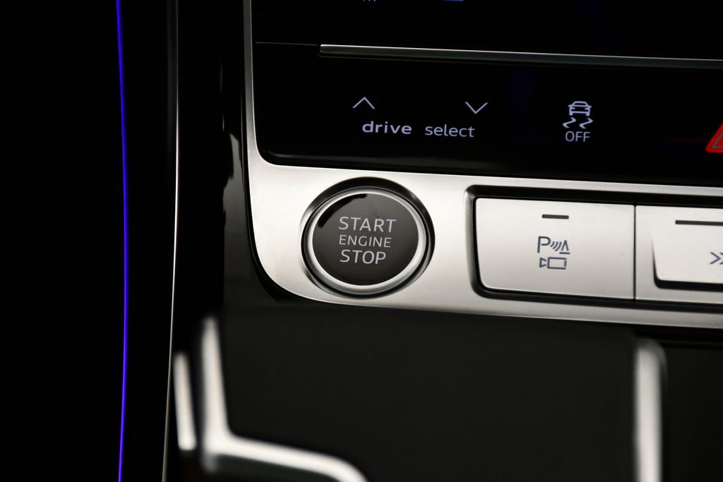 Thumbnail: 2024 Audi A8 - 30