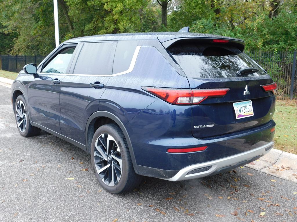 Thumbnail: 2024 Mitsubishi Outlander - 3