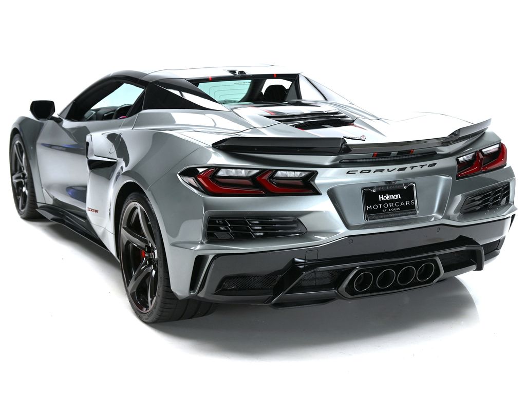 Used 2024 Gray Chevrolet Z06 image 5