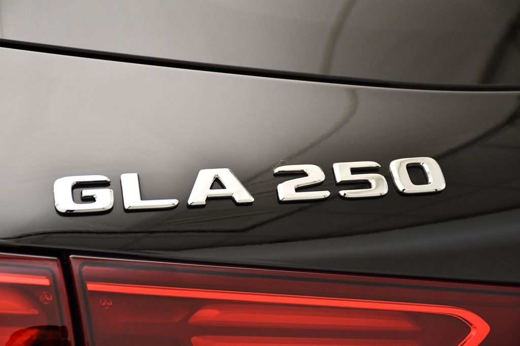 Thumbnail: 2025 Mercedes-Benz GLA - 9