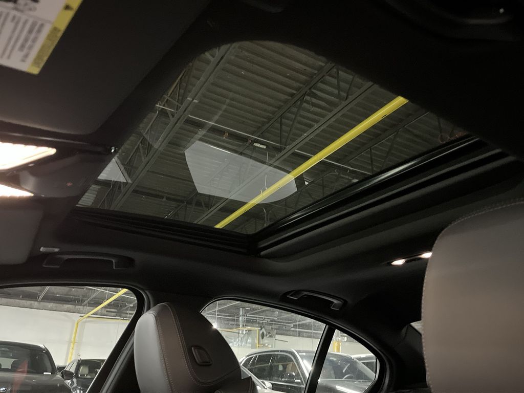 Thumbnail: 2025 BMW 3 Series - 22