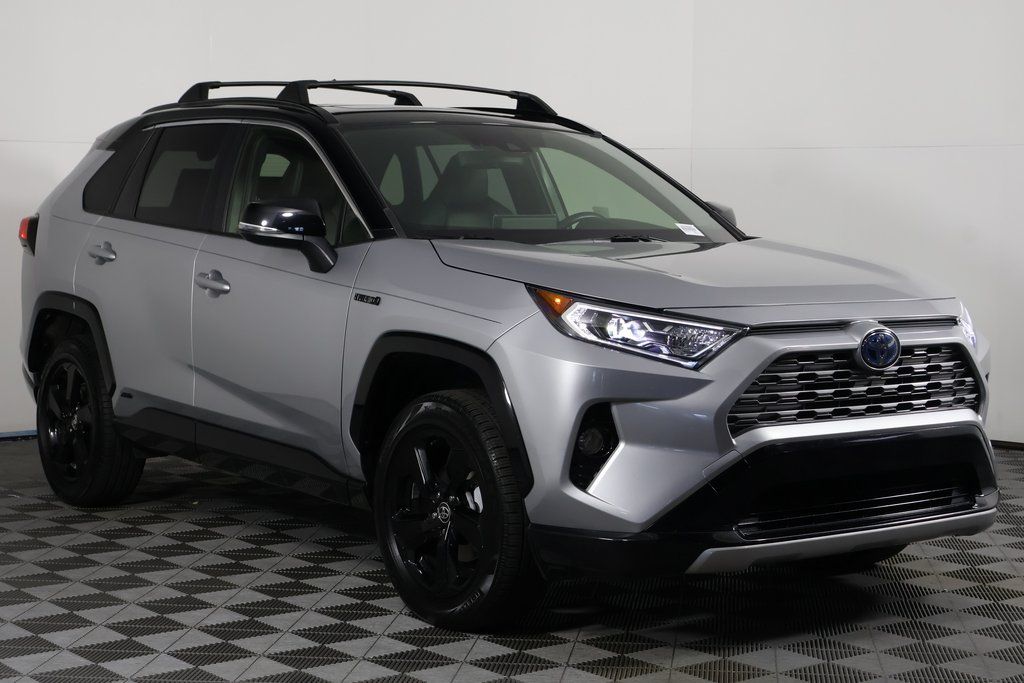 2020 Toyota RAV4 XSE 3