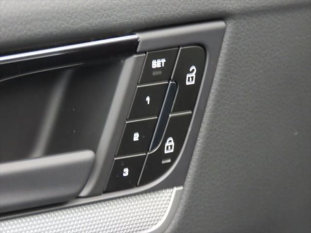 Thumbnail: 2025 Porsche  - 5