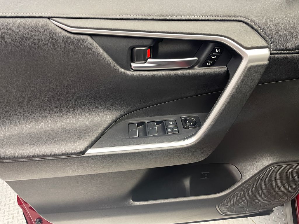 Thumbnail: 2021 Toyota RAV4 - 9