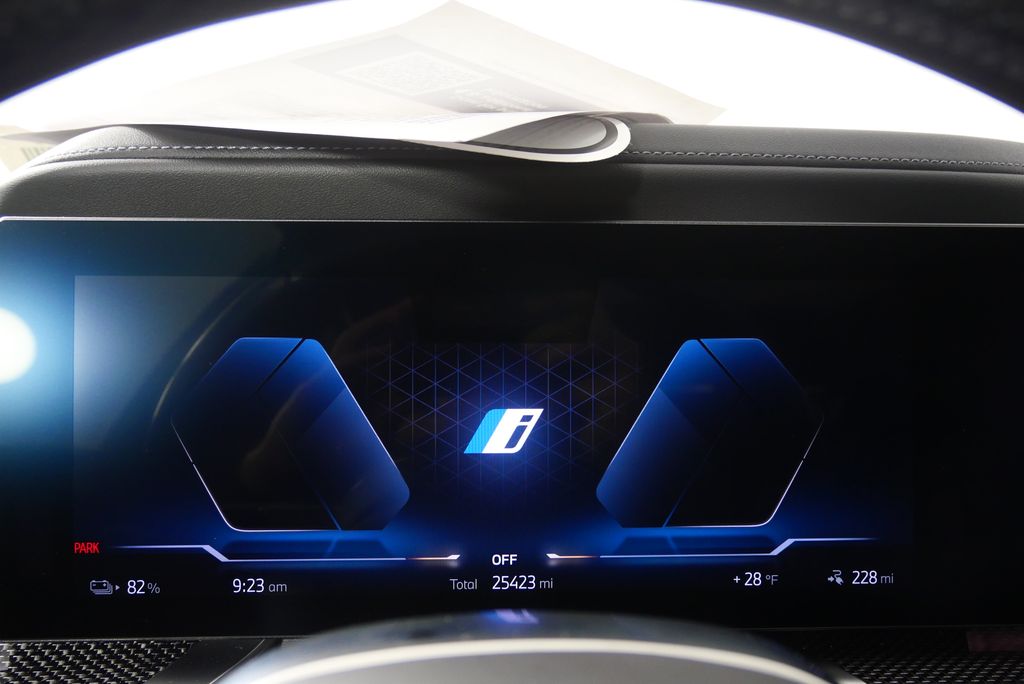 Thumbnail: 2023 BMW i7 - 18