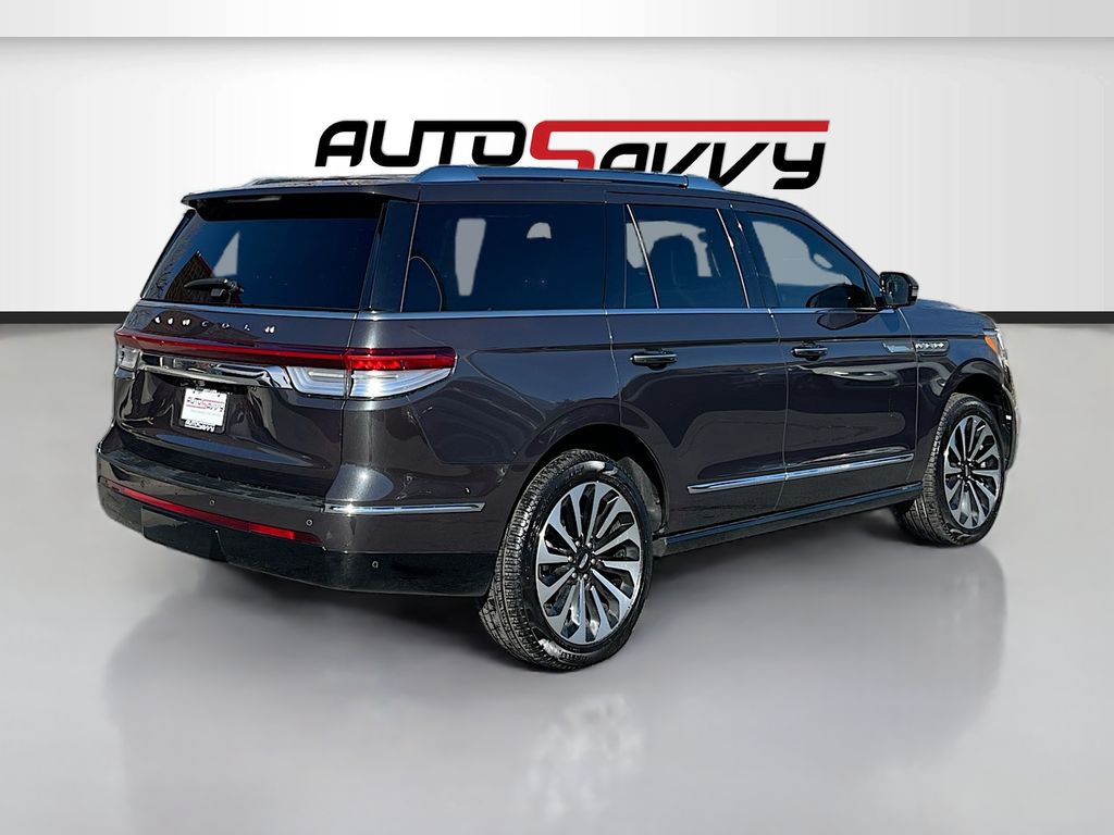 Used 2024 Gray Metallic Lincoln Reserve image 7