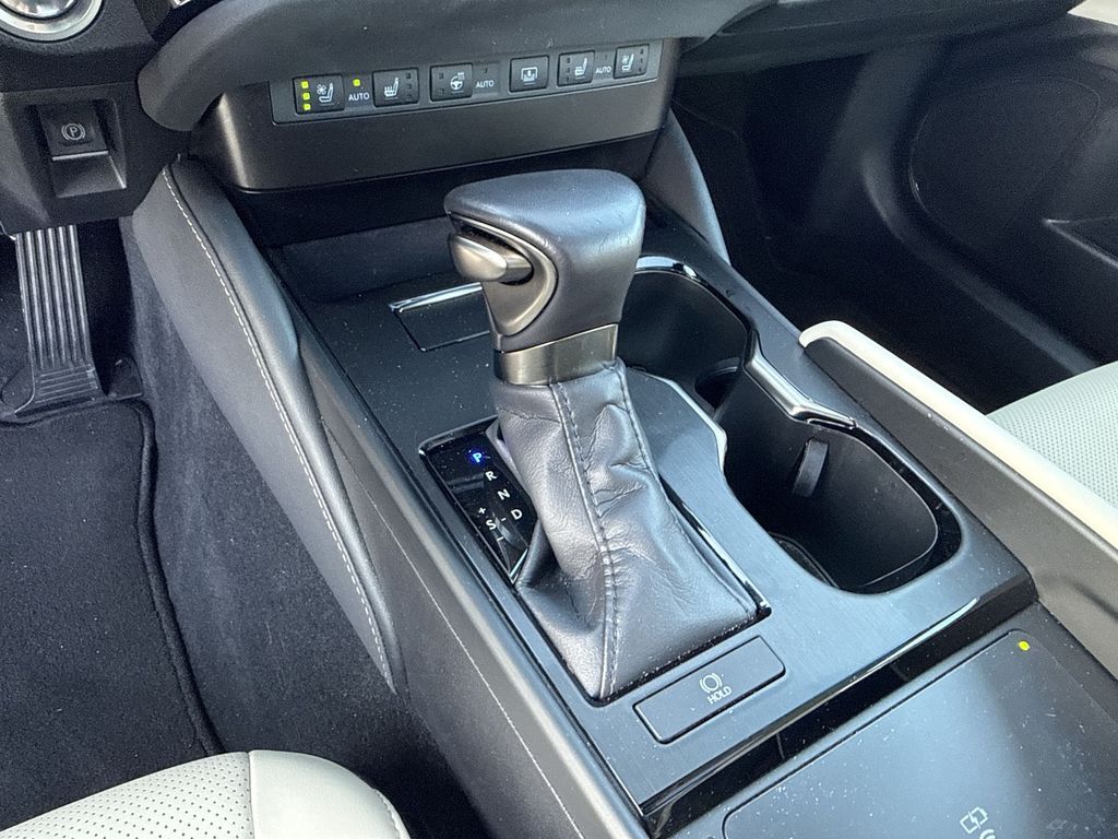 Thumbnail: 2025 Lexus ES - 20