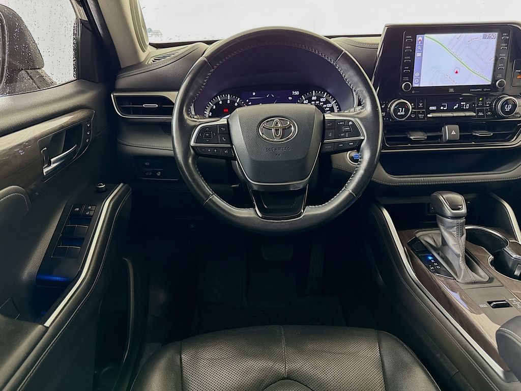 Thumbnail: 2020 Toyota Highlander - 24