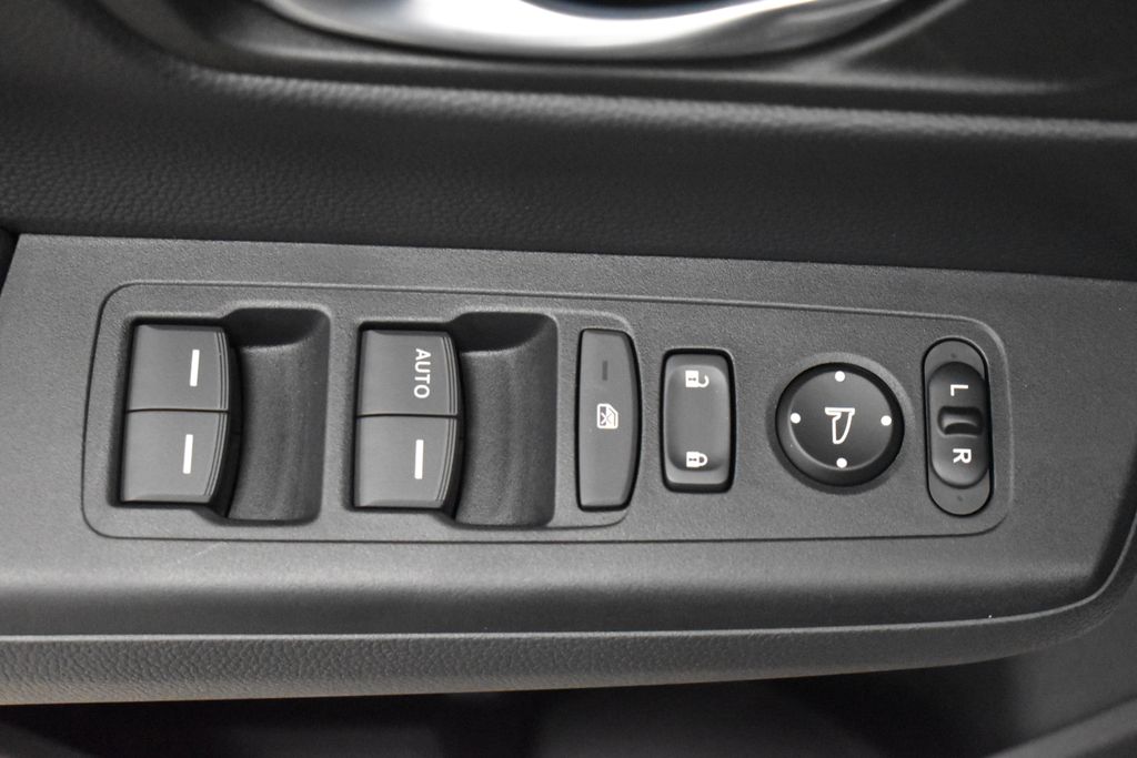 2025 Honda CR-V LX 9