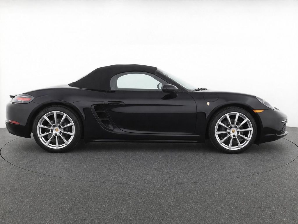 Thumbnail: 2017 Porsche 718 Boxster - 8