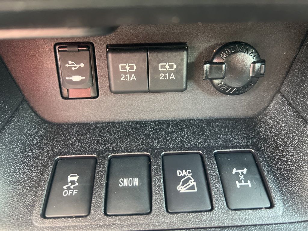 2019 Midnight Black Metallic Toyota Highlander XLE AWD SUV