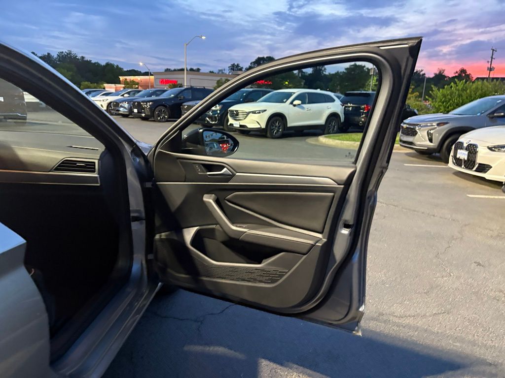 2024 Volkswagen Jetta 1.5T Sport photo