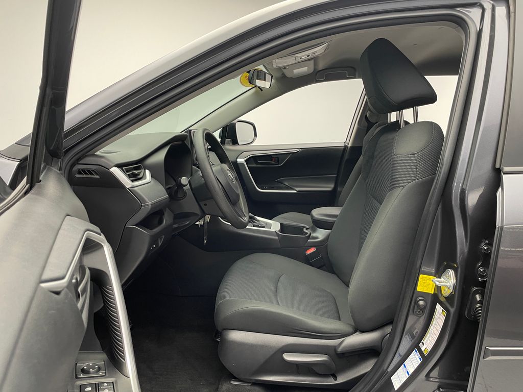 2022 Toyota RAV4 LE 12