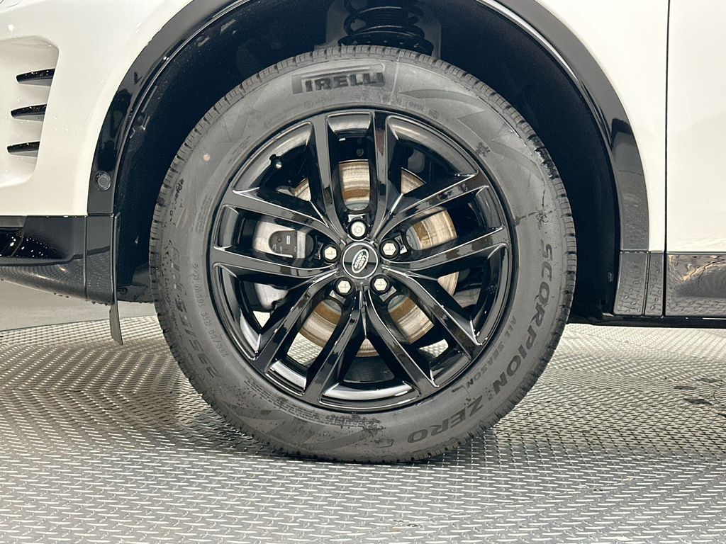 Thumbnail: 2026 Land Rover Discovery Sport - 5