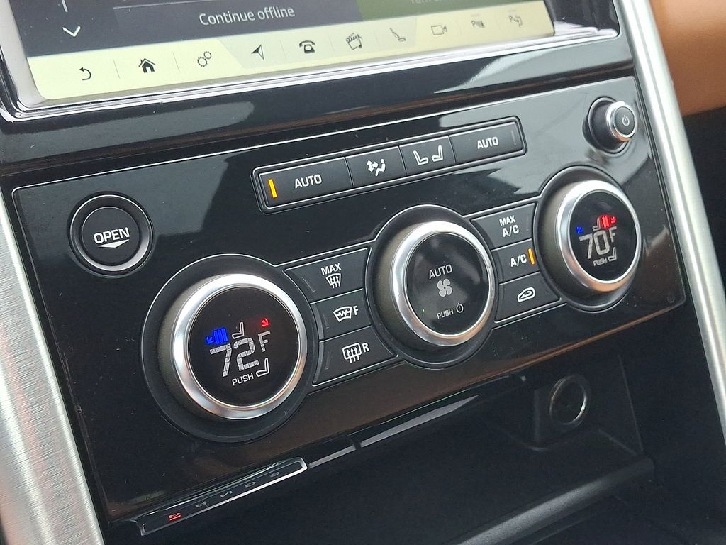 Thumbnail: 2019 Land Rover Discovery - 16