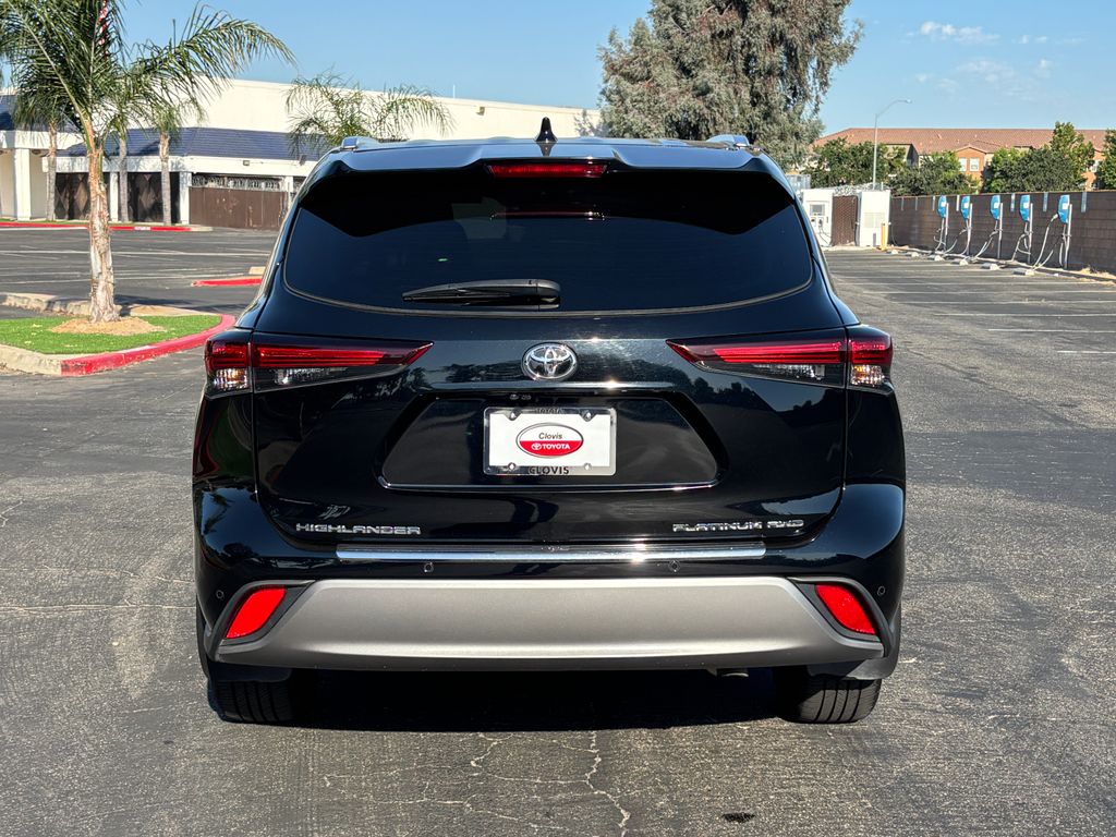 Thumbnail: 2024 Toyota Highlander - 6