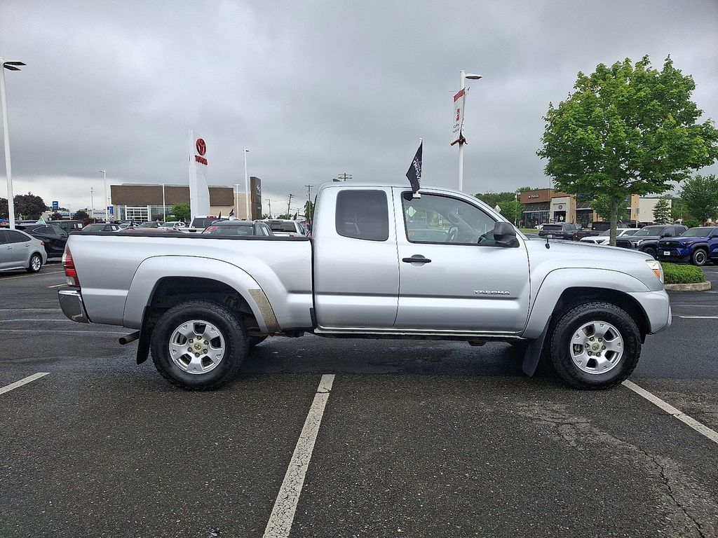 Thumbnail: 2012 Toyota Tacoma - 12