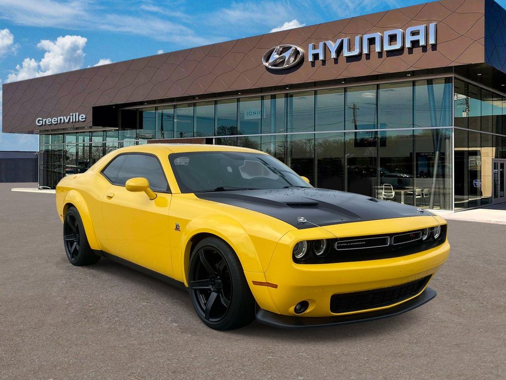 Yellow Jacket Clearcoat 2017 Dodge Challenger R/T Scat Pack RWD Coupe Rear-Wheel Drive 6-Speed Manual