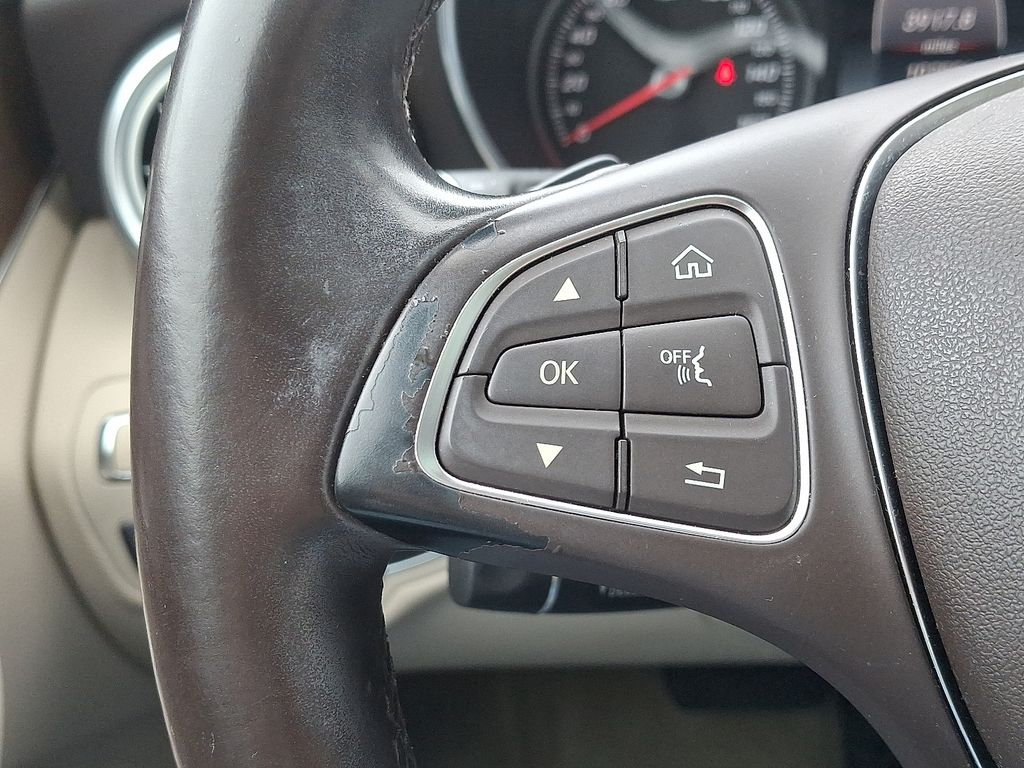 Thumbnail: 2015 Mercedes-Benz C-Class - 21