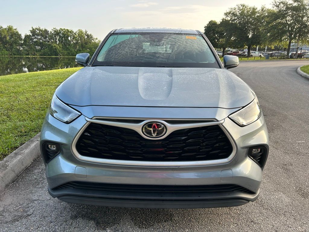 Thumbnail: 2022 Toyota Highlander - 8