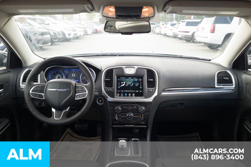 2022 Chrysler 300 Touring photo 19
