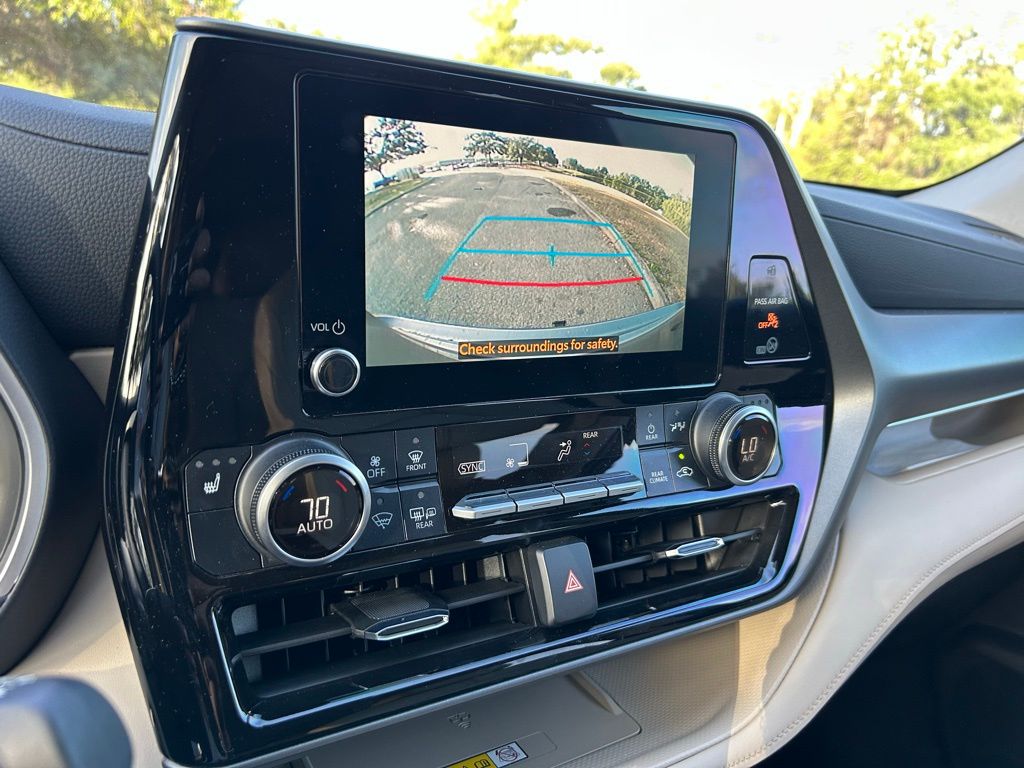 2024 Toyota Highlander XLE 21