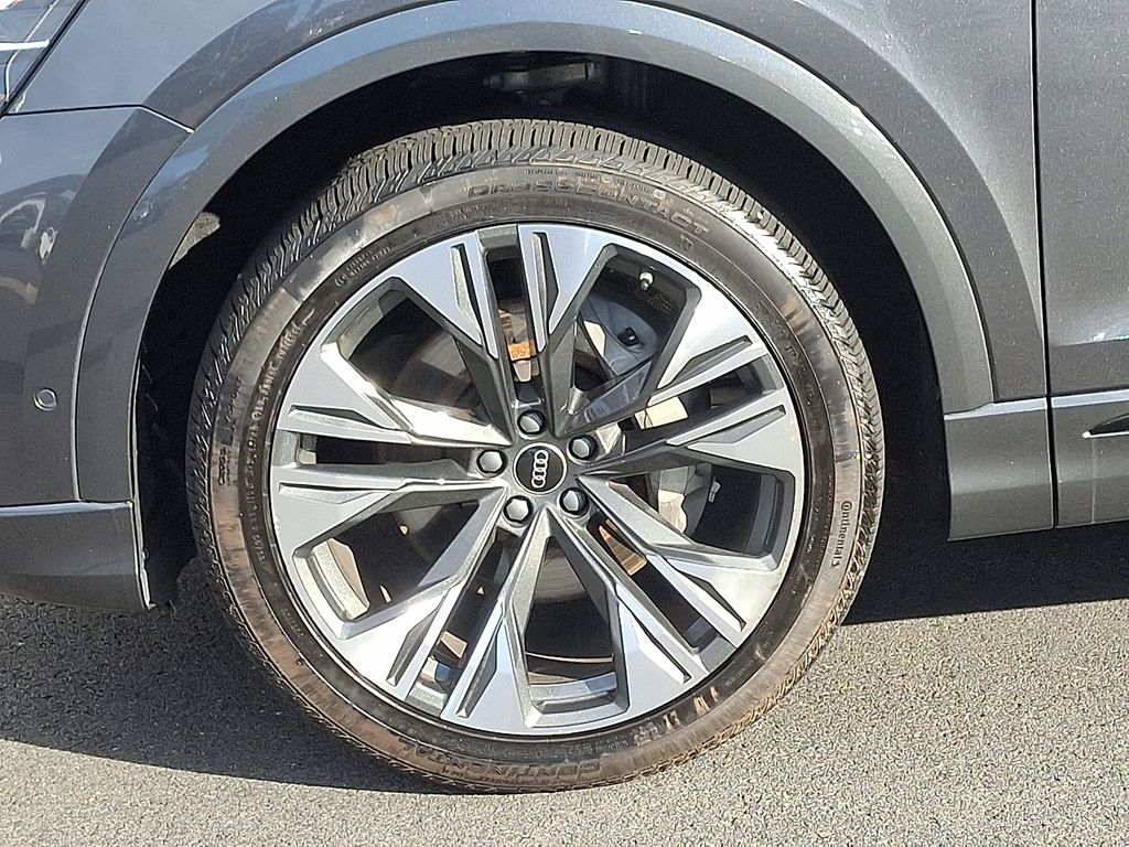 Thumbnail: 2024 Audi Q8 - 8