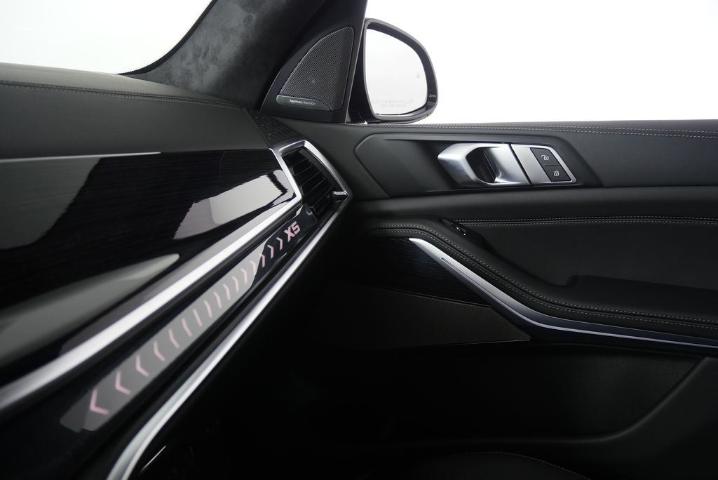 Thumbnail: 2026 BMW X5 - 25