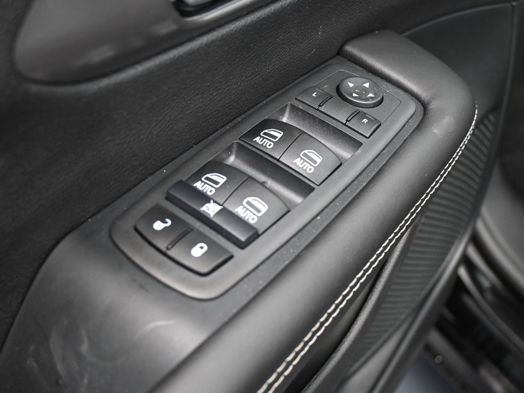 New 2026 Diamond Black Crystal Pearlcoat Chrysler Select image 27