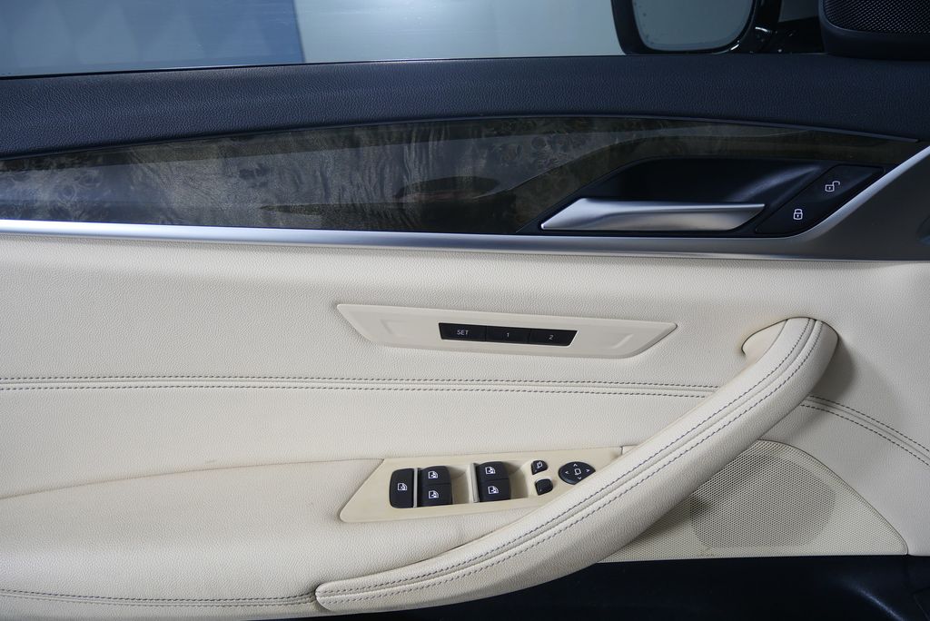 Thumbnail: 2023 BMW 5 Series - 9