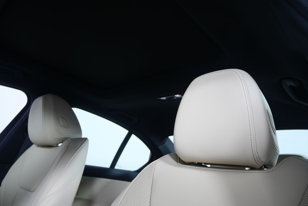 2025 BMW 3 Series 330i 11