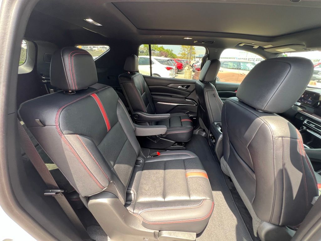 Used 2024 Chevrolet Traverse SUV