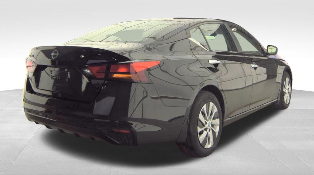 Used 2023 Black Nissan 2.5 S image 5