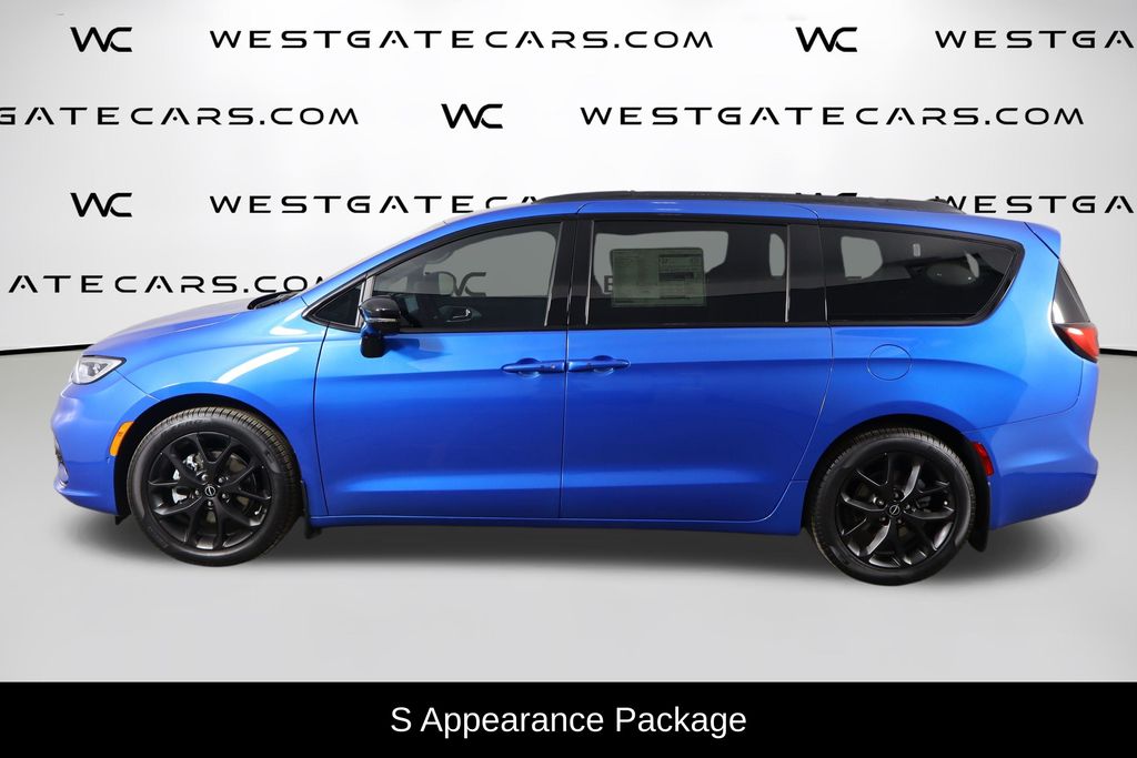View vehicle photo 5