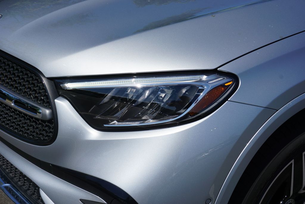 Thumbnail: 2025 Mercedes-Benz GLC - 11