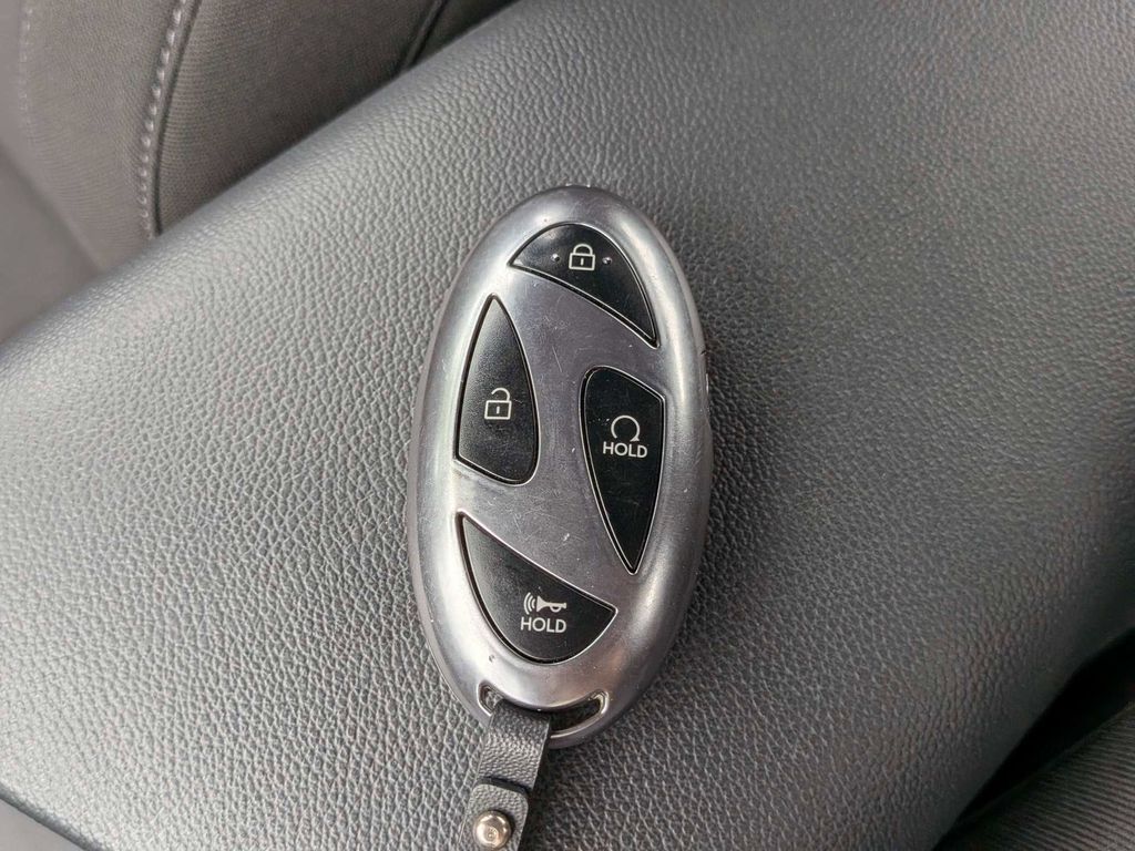 2025 Hyundai Elantra SEL - Photo 29