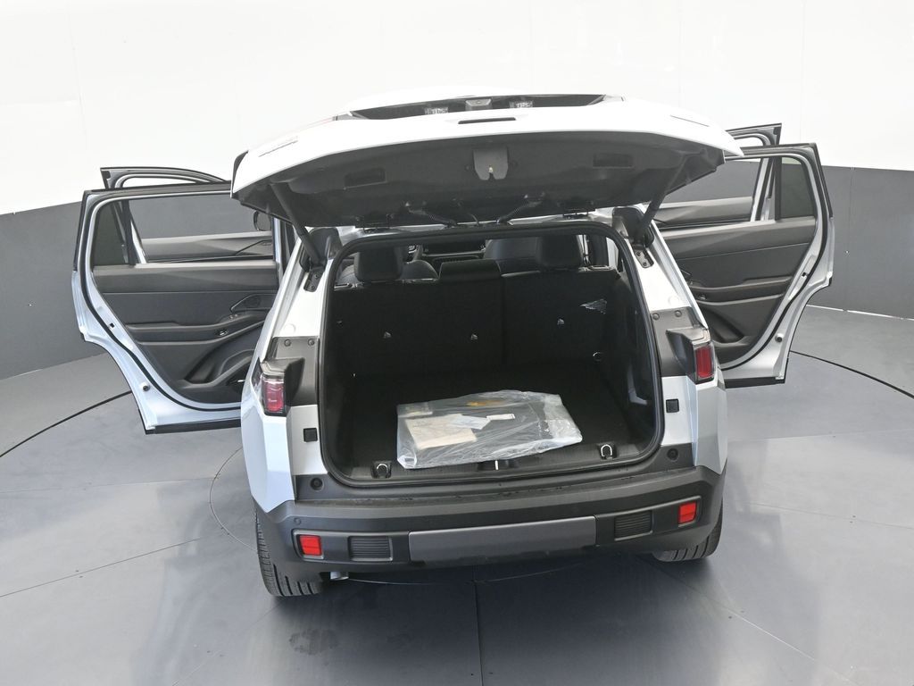 New 2026 Silver Zynith Clearcoat Jeep Overland image 64