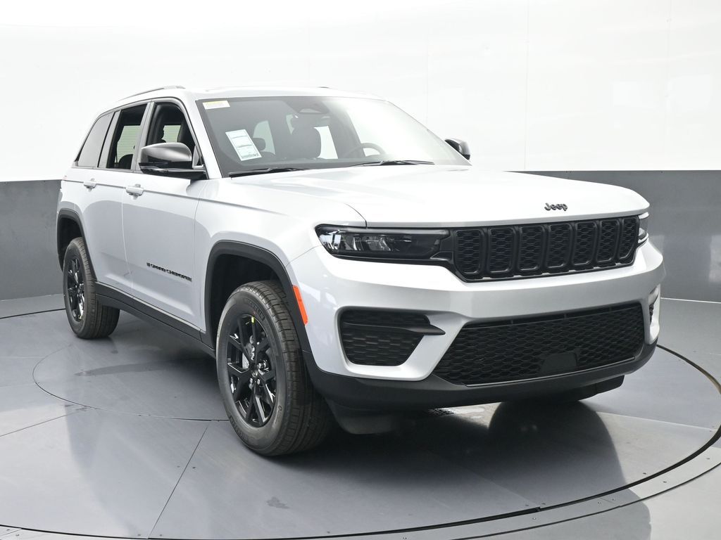 New 2025 Silver Zynith Jeep Laredo image 9