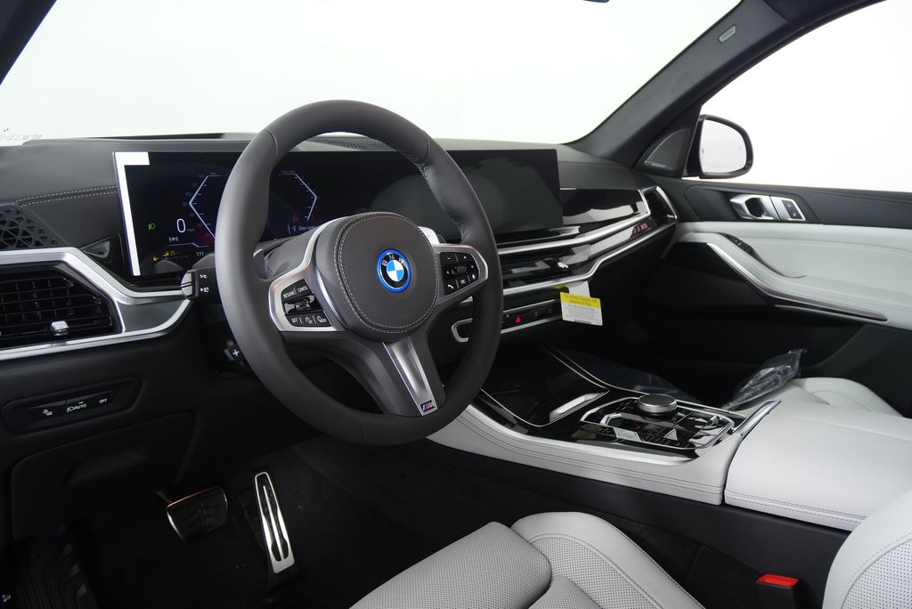 Thumbnail: 2026 BMW X5 - 13