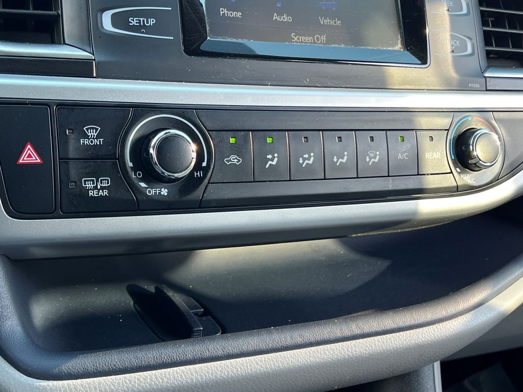 2018 Toyota Highlander LE