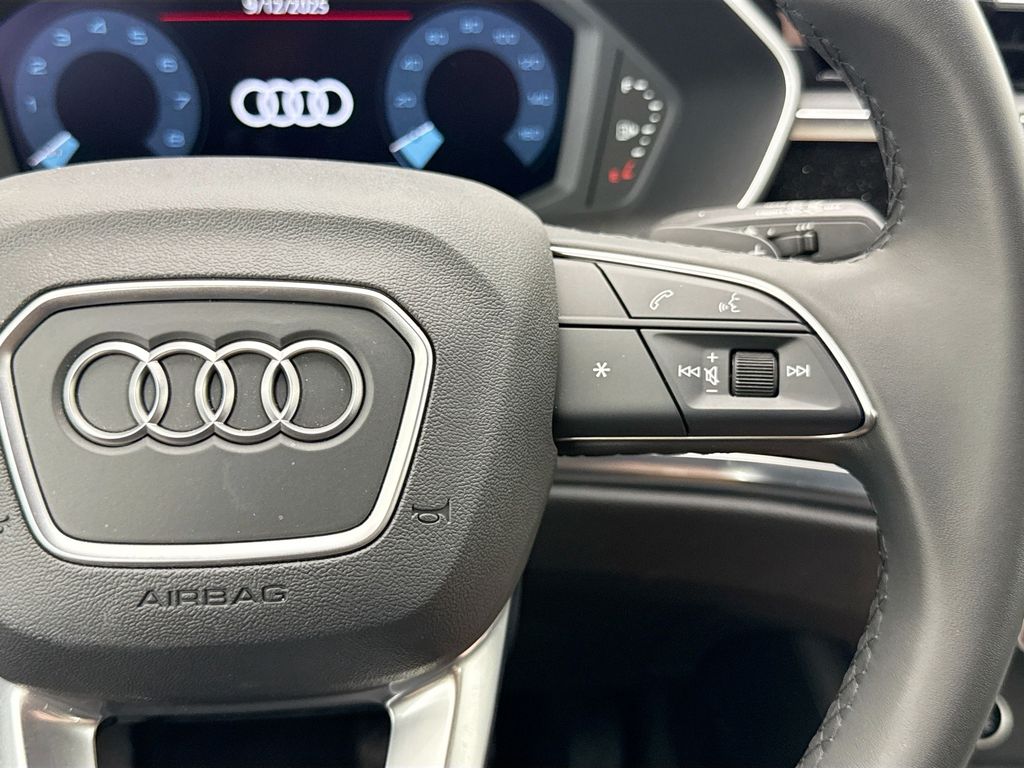 Thumbnail: 2025 Audi Q3 - 12