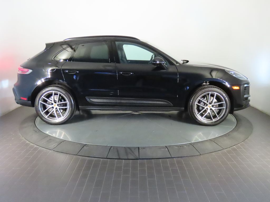 Thumbnail: 2026 Porsche Macan - 8