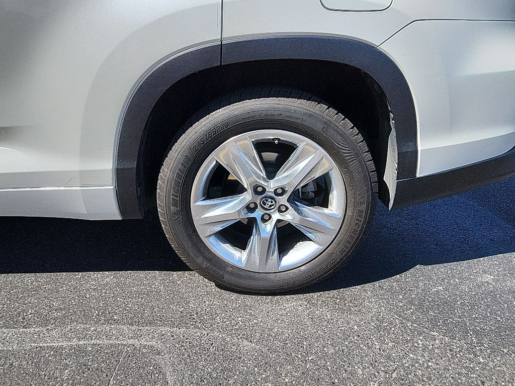 Thumbnail: 2018 Toyota Highlander - 6