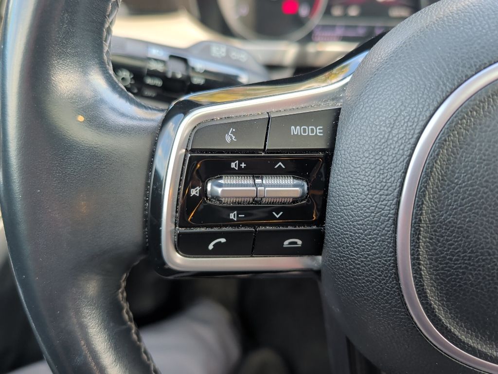Used 2022 White Kia SX image 9