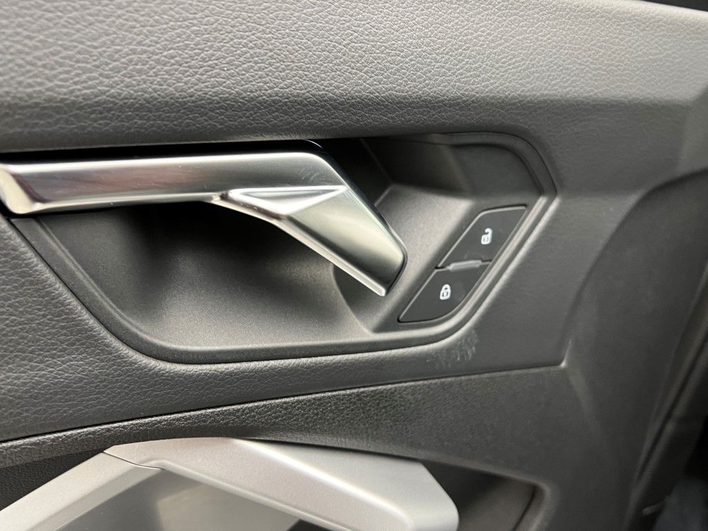 Thumbnail: 2025 Audi Q3 - 32